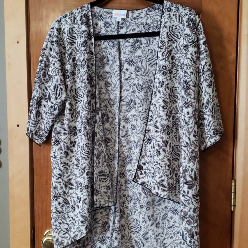 Lularoe Bianca kimono size 3